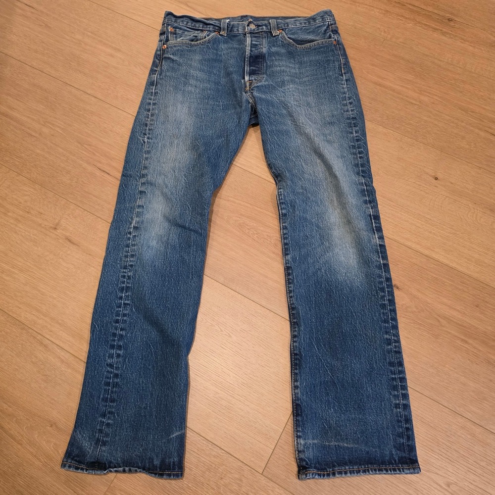 Levis 501 Jeans Fits 32x32 Original Fit Medium Wash Blue Straight Leg Button Fly